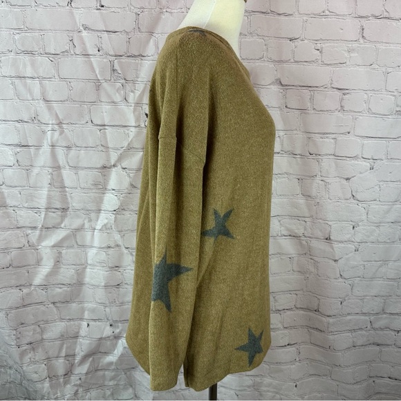 NWT boutique first love by lovelyn Tan Sweater Gray Star Pattern - Picture 2 of 12